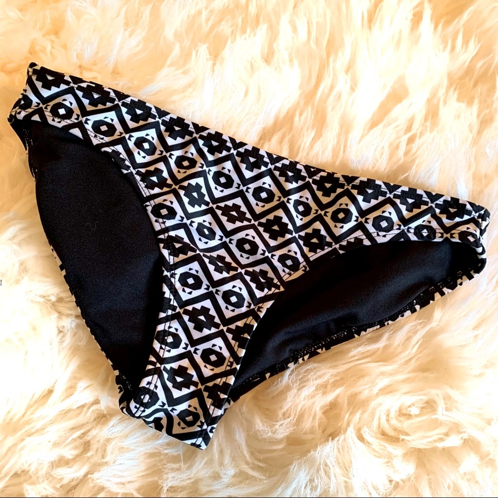 ❤️ OP Bikini swimsuit bottom medium ❤️